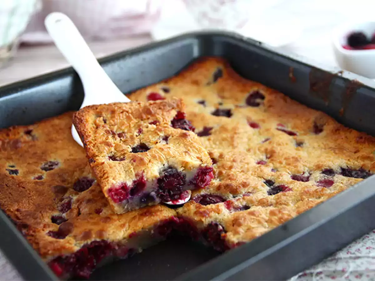 Fehér csokoládé és piros gyümölcsös brownie (Blondie) - fotó 2
