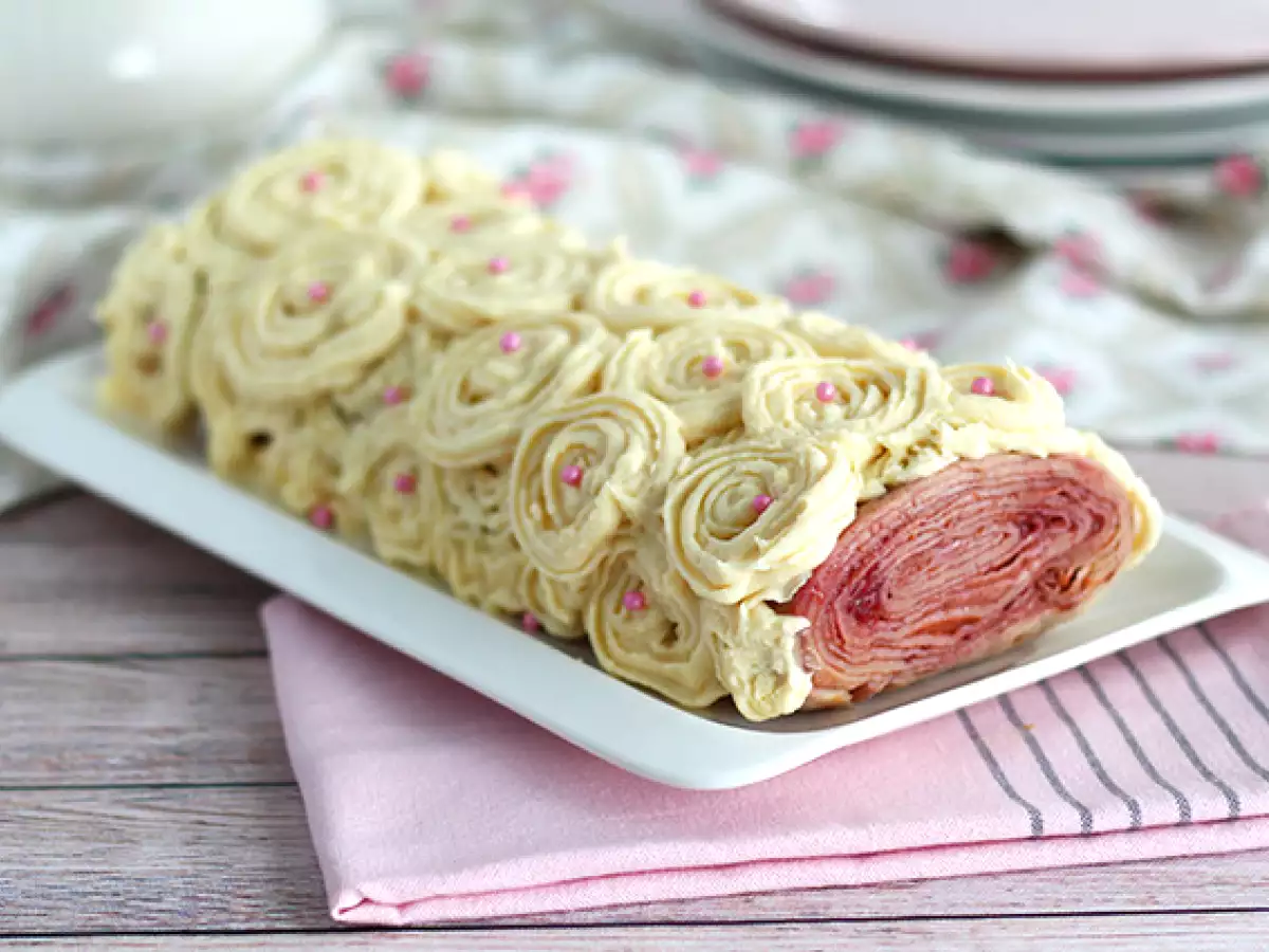 Fehér csokoládé málna crêpe log - fotó 2