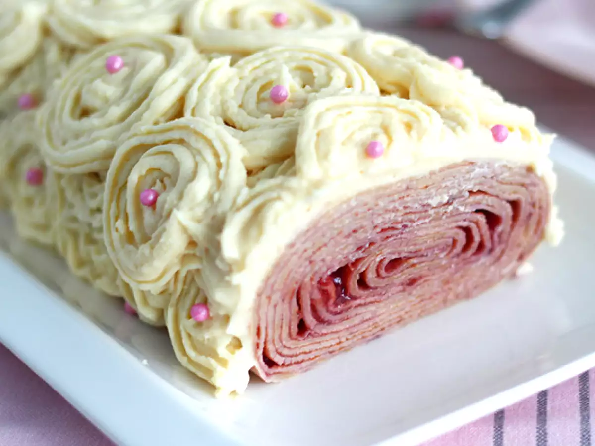 Fehér csokoládé málna crêpe log - fotó 3