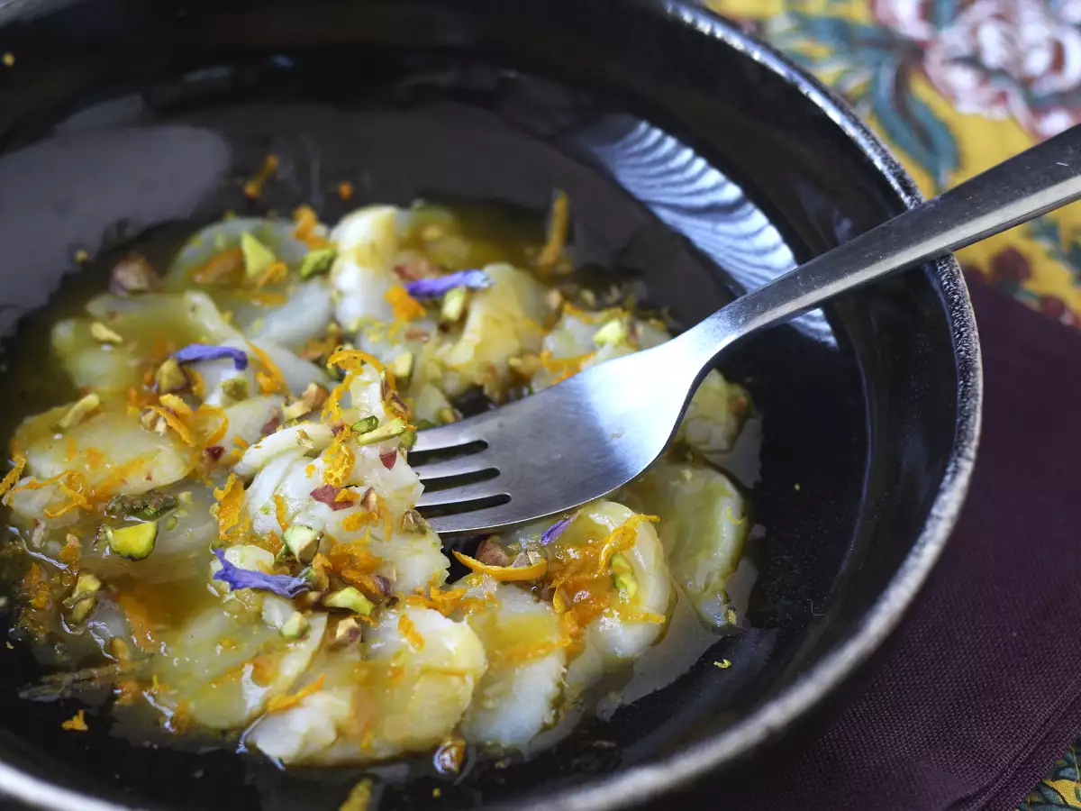 Fésűs carpaccio citromos vinaigrettes és pisztáciával, egy elegáns és könnyen elkészíthető előétel - fotó 2