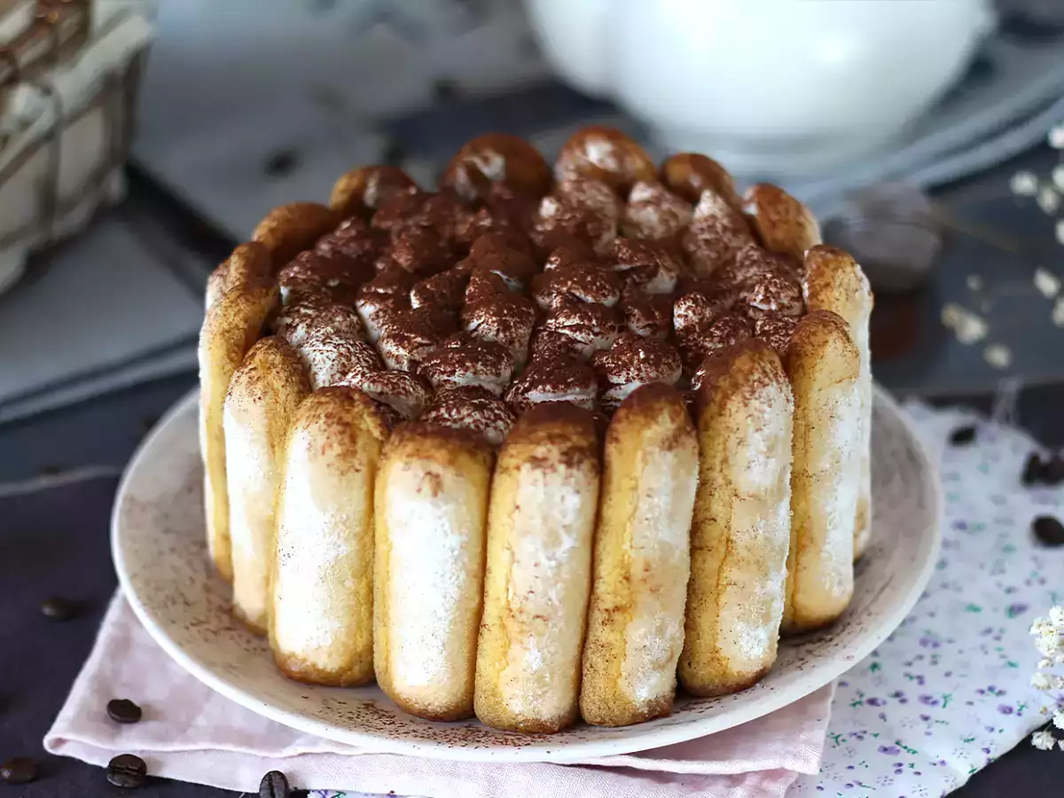 Finom tiramisu-stílusú charlotte tojás nélkül - fotó 2