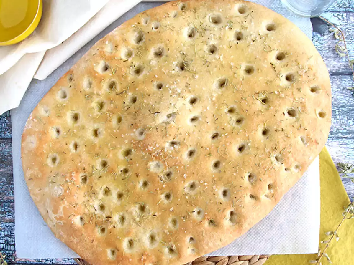 Focaccia, olasz kenyér rozmaringgal - fotó 3