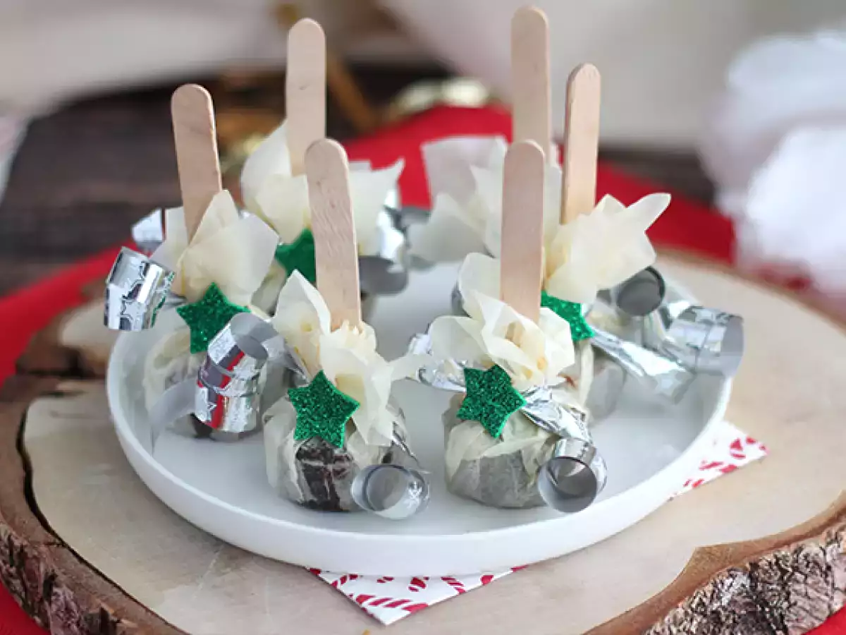 Forró csokoládé nyalókák: étcsokoládé + Carambar