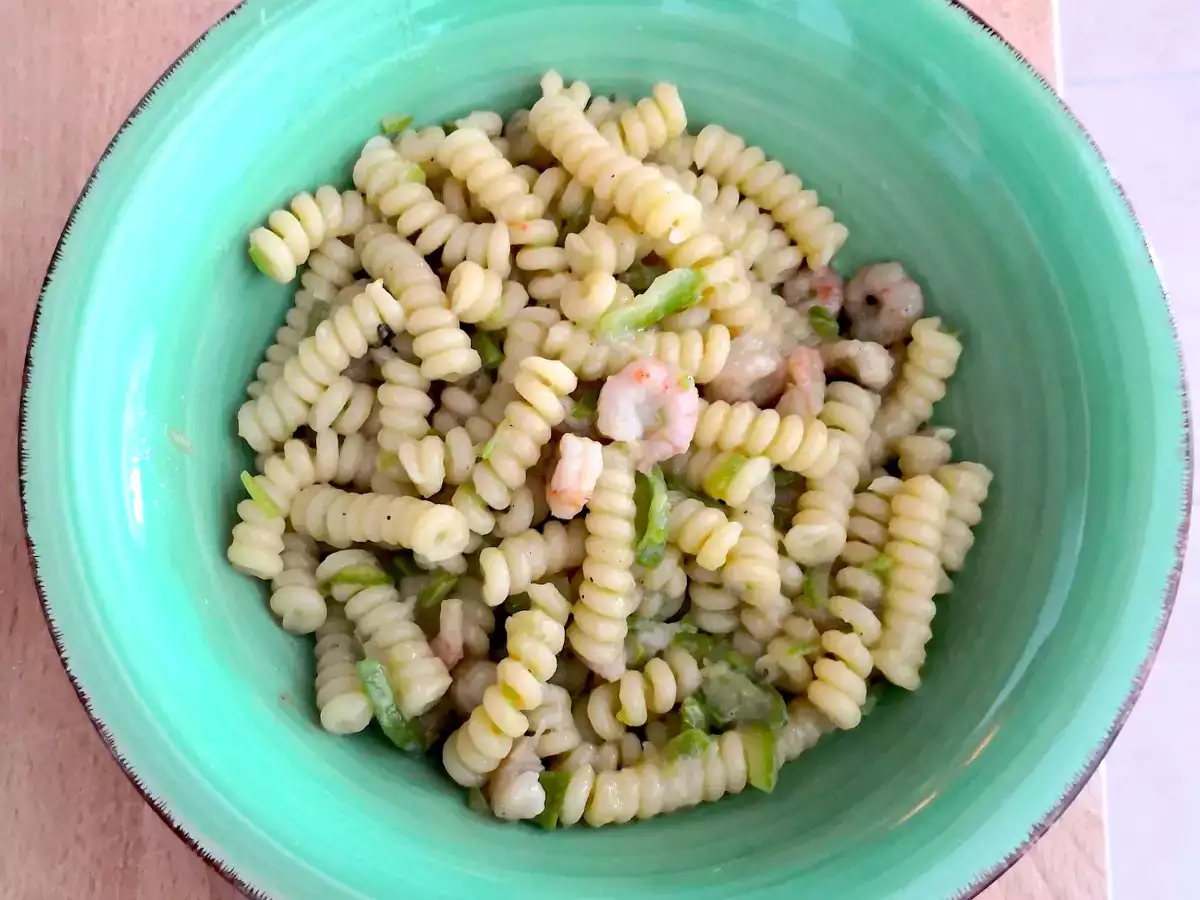 Fusilli cukkinivel, garnélarákkal és gyömbérrel