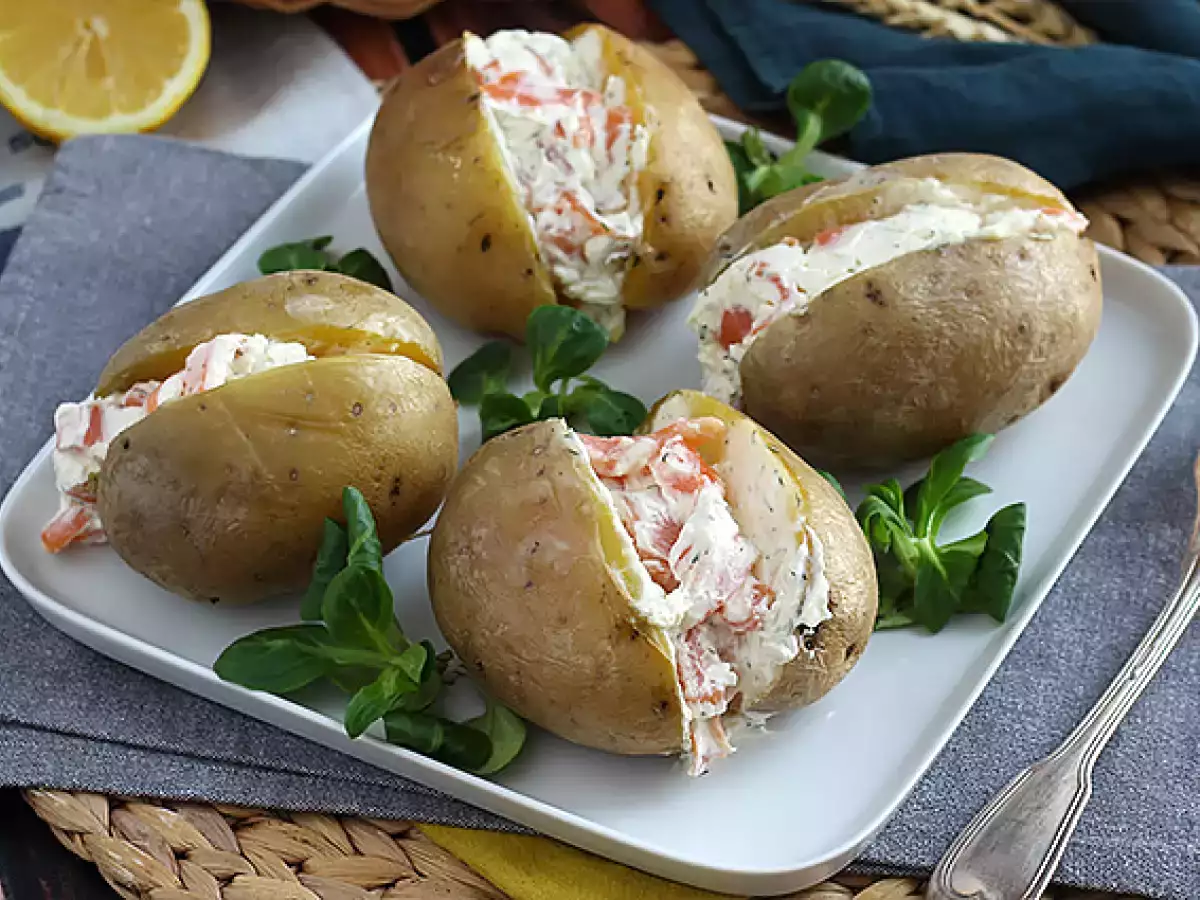 Füstölt lazaccal és fromage frais-val töltött burgonya - fotó 2