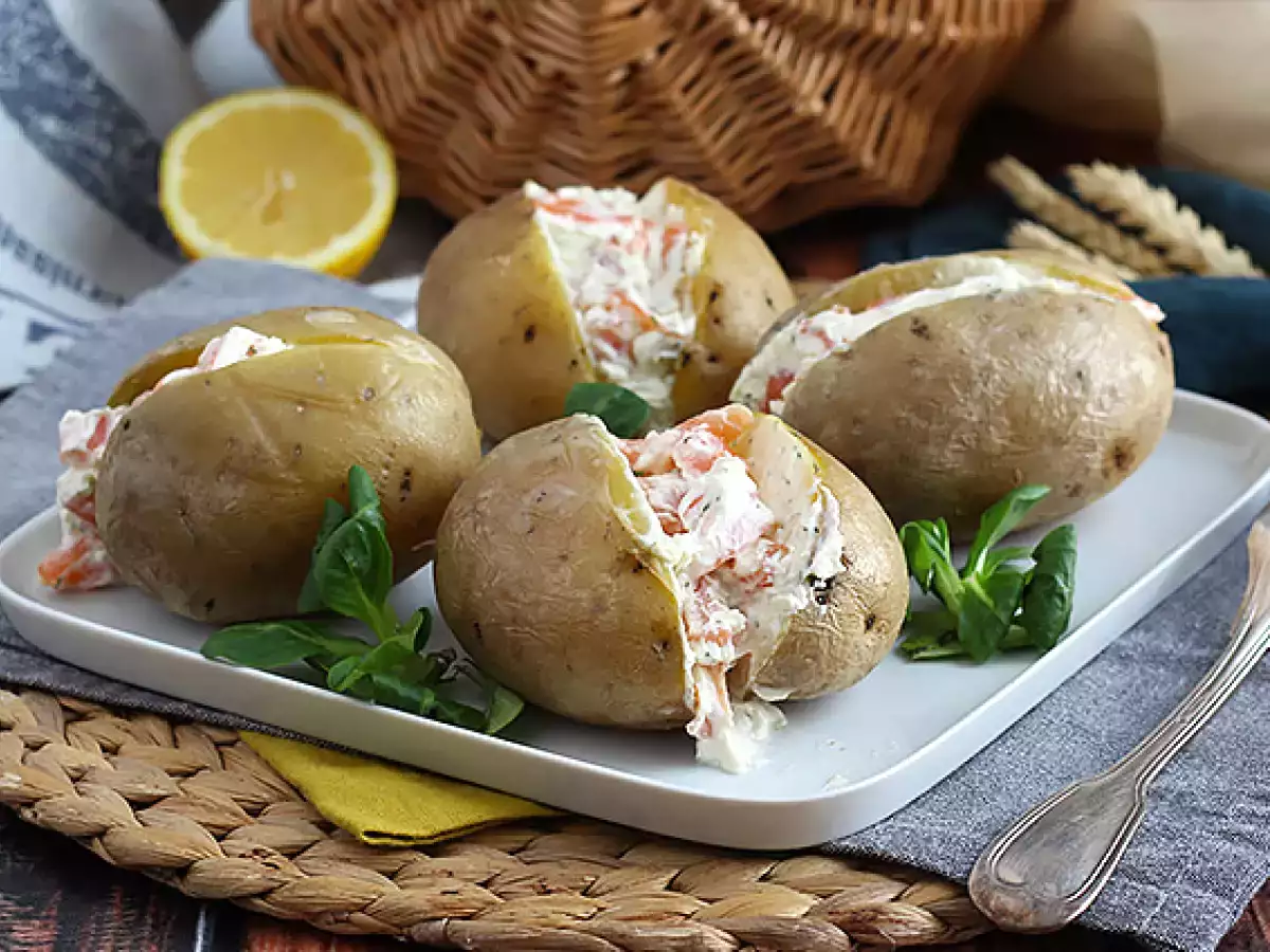 Füstölt lazaccal és fromage frais-val töltött burgonya - fotó 4