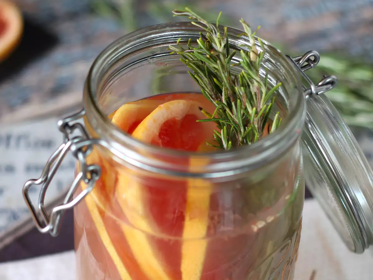 Grapefruit és rozmaring ízű víz: a méregtelenítő ital hozzáadott cukor nélkül - fotó 2