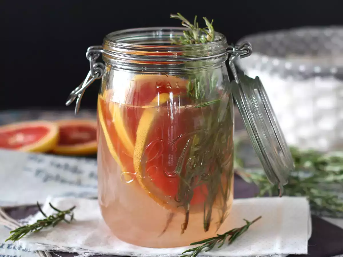 Grapefruit és rozmaring ízű víz: a méregtelenítő ital hozzáadott cukor nélkül - fotó 4