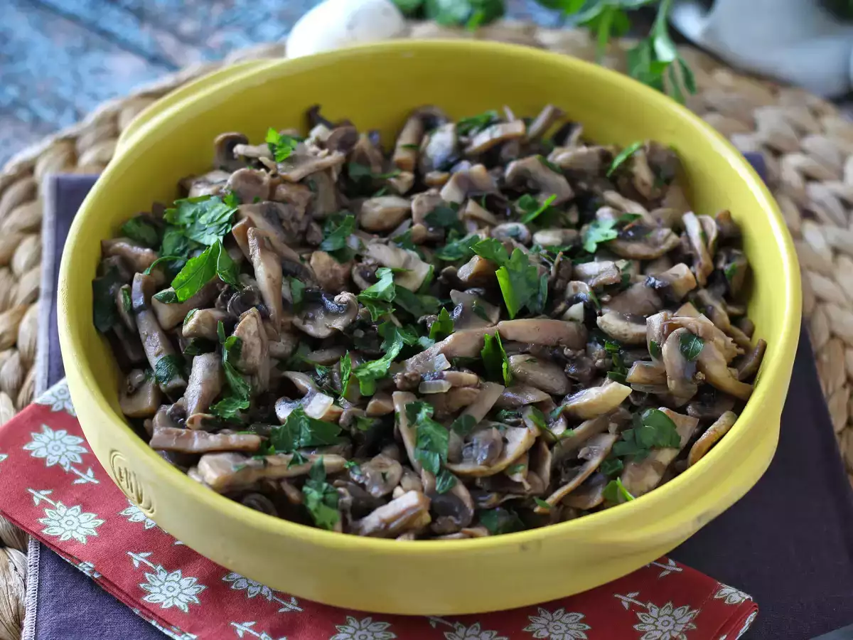 Gyors és egyszerű recept a serpenyőben sült gombához - fotó 5