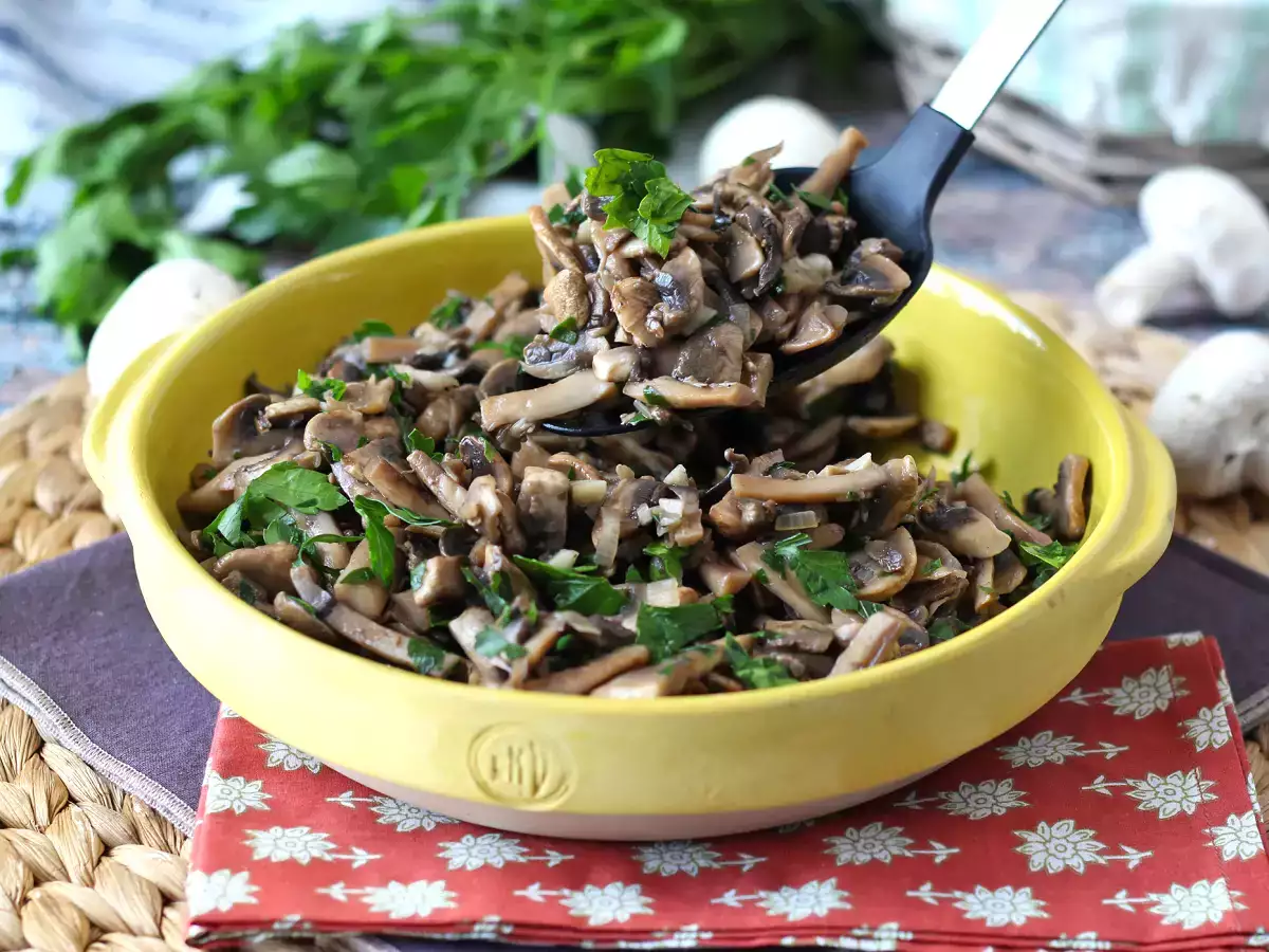 Gyors és egyszerű recept a serpenyőben sült gombához - fotó 6