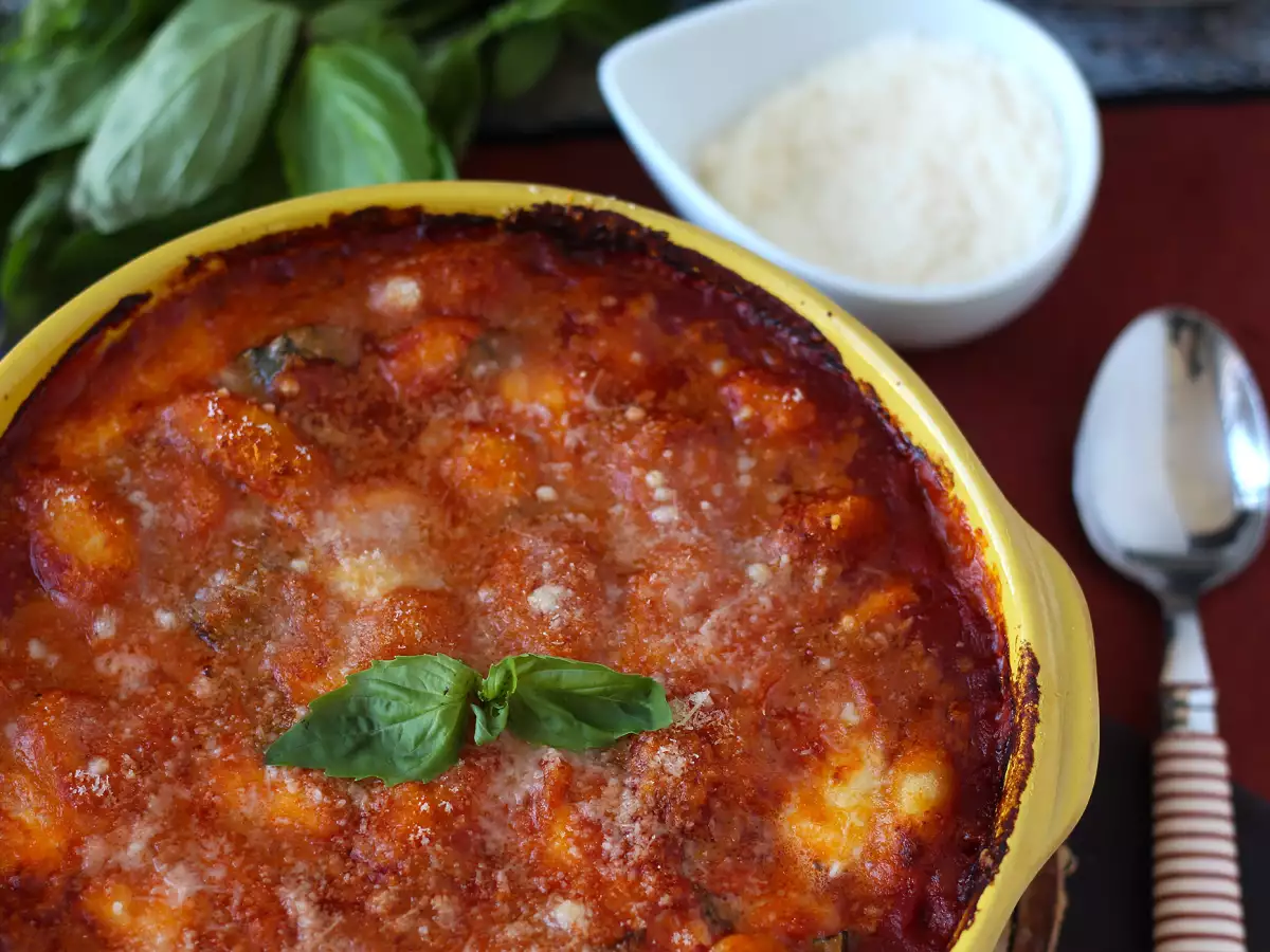 Gyors és kényelmes paradicsomos és mozzarellás gnocchi gratin - gnocchi alla sorrentina a sütőben - fotó 3