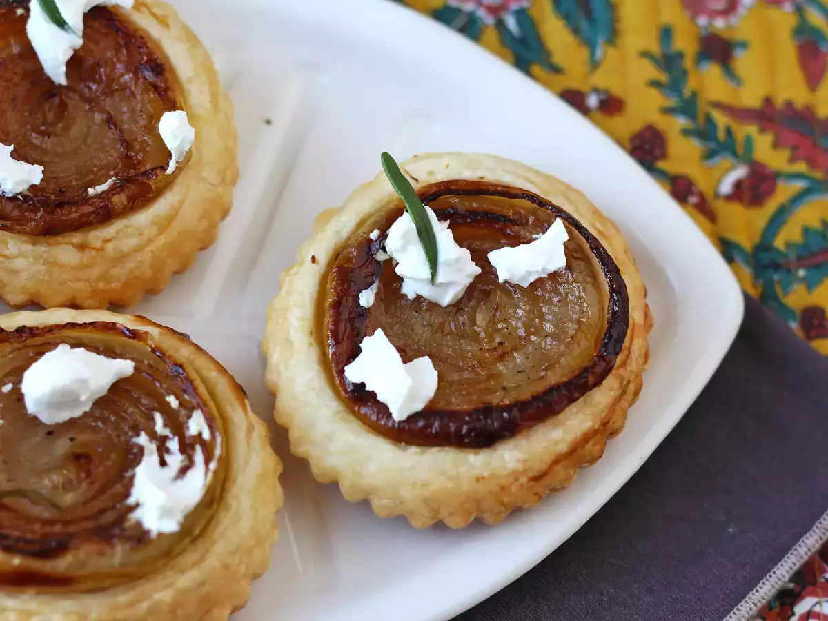 Hagymás lepénykék tatin - fotó 3
