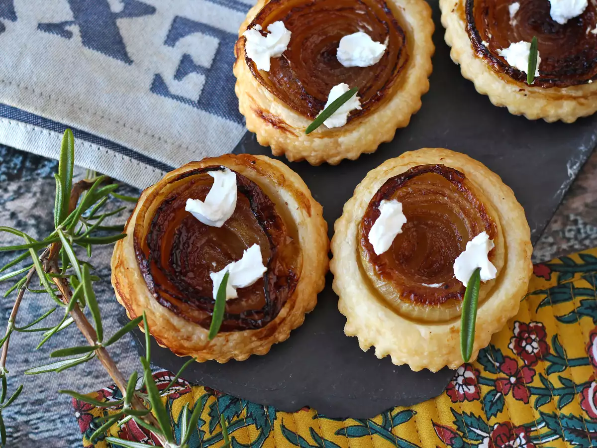 Hagymás lepénykék tatin - fotó 4