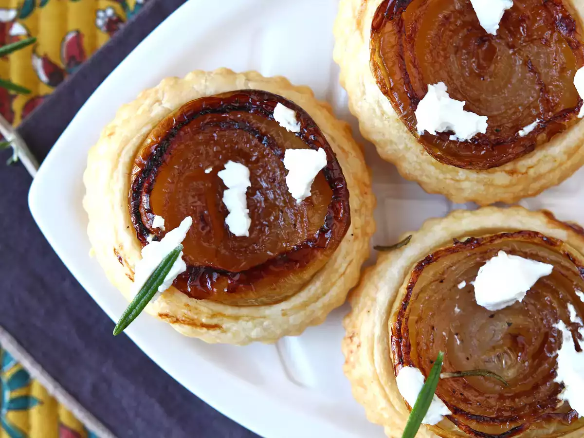 Hagymás lepénykék tatin - fotó 5