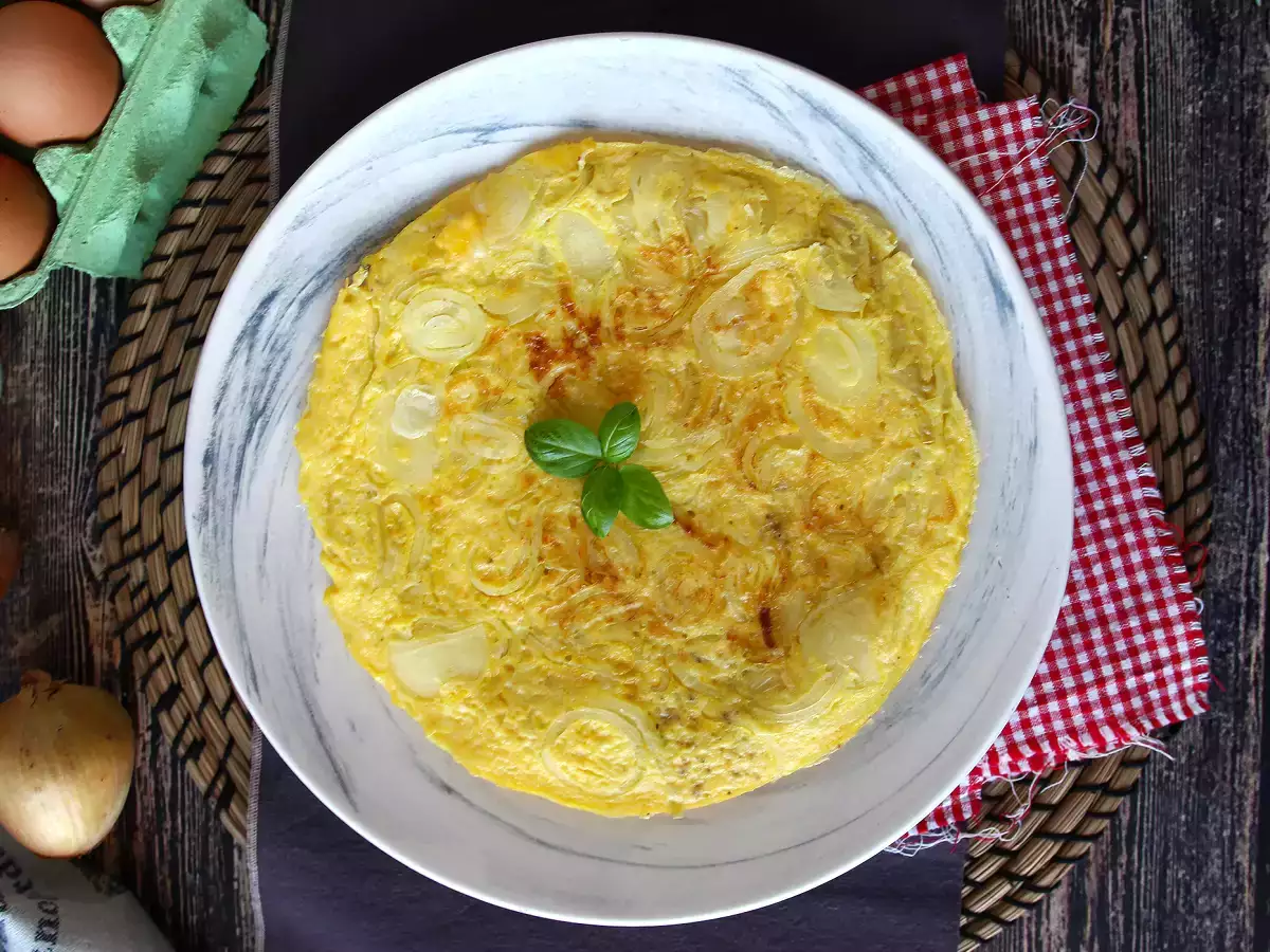 Hagymás omlett, az ízletes és könnyen elkészíthető recept - fotó 3