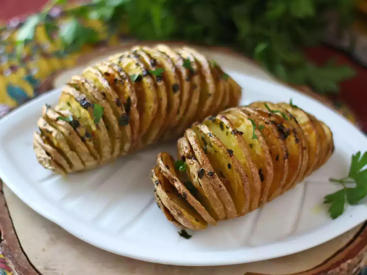 Hasselback burgonya légsütőben: ropogós, szájban olvadó és ultraegyszerű!