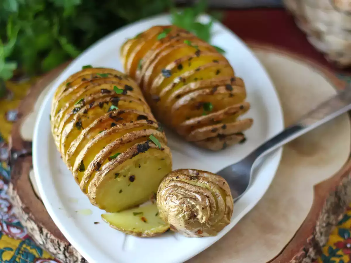 Hasselback burgonya légsütőben: ropogós, szájban olvadó és ultraegyszerű! - fotó 3