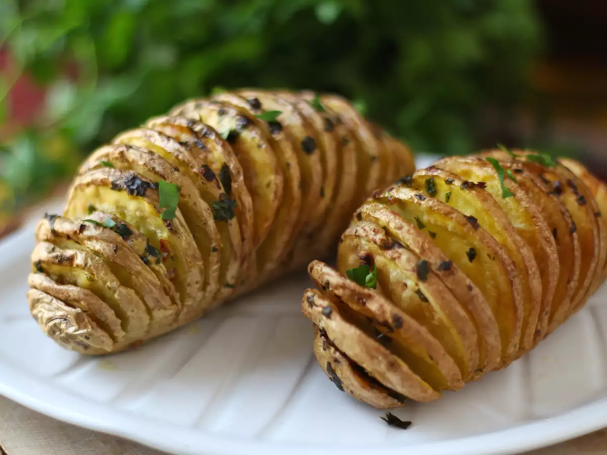 Hasselback burgonya légsütőben: ropogós, szájban olvadó és ultraegyszerű! - fotó 4