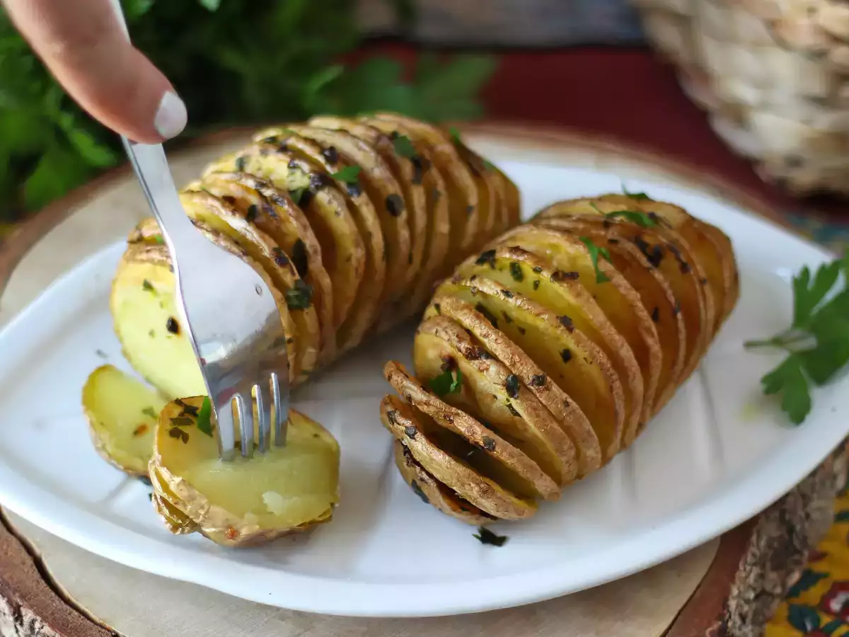 Hasselback burgonya légsütőben: ropogós, szájban olvadó és ultraegyszerű! - fotó 5