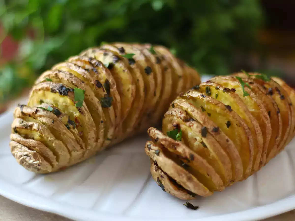 Hasselback burgonya légsütőben: ropogós, szájban olvadó és ultraegyszerű! - fotó 6