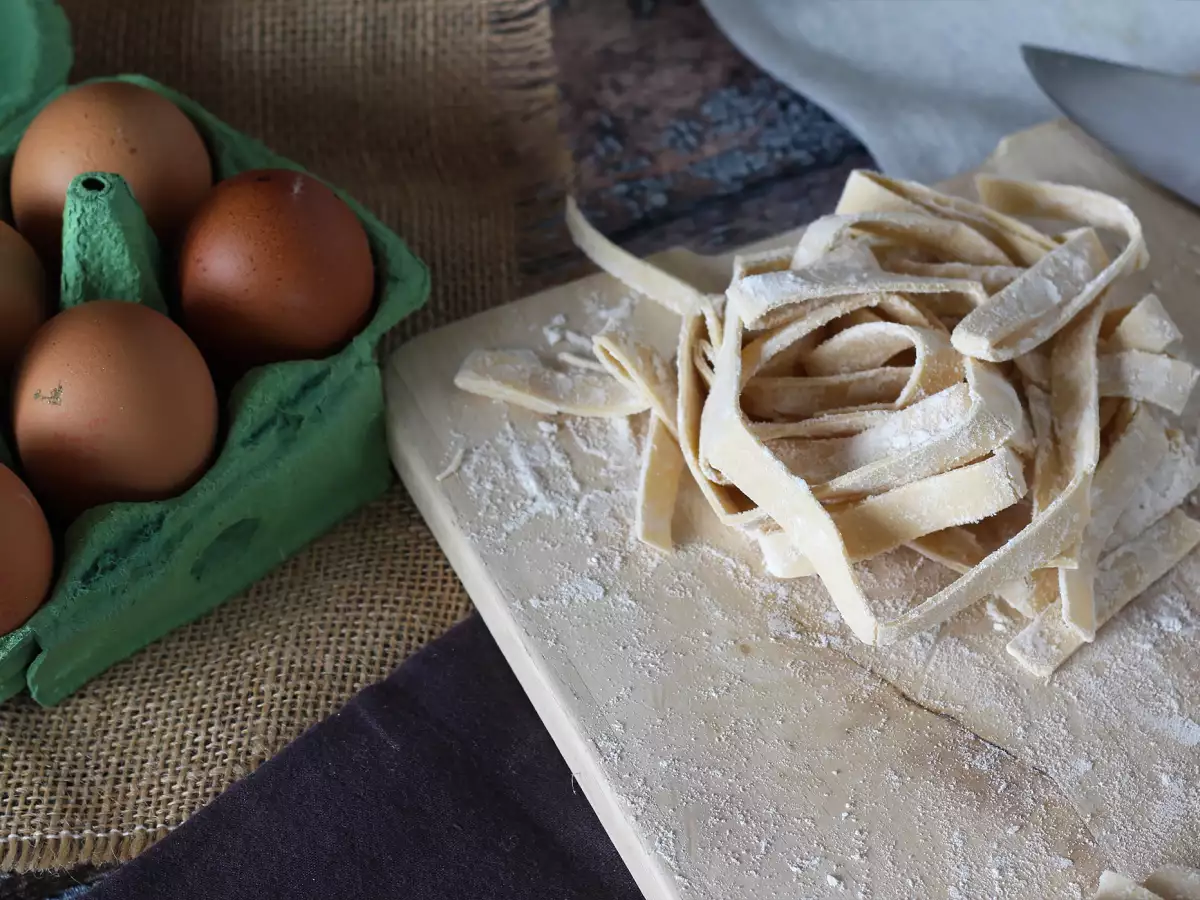 Házi készítésű tagliatelle, az eljárás lépésről lépésre elmagyarázva - fotó 3