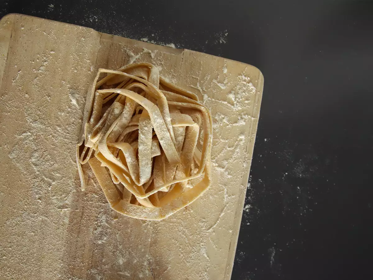 Házi készítésű tagliatelle, az eljárás lépésről lépésre elmagyarázva - fotó 4