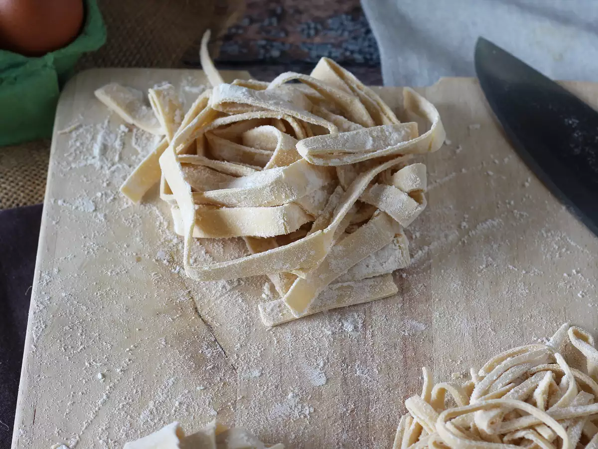 Házi készítésű tagliatelle, az eljárás lépésről lépésre elmagyarázva - fotó 5