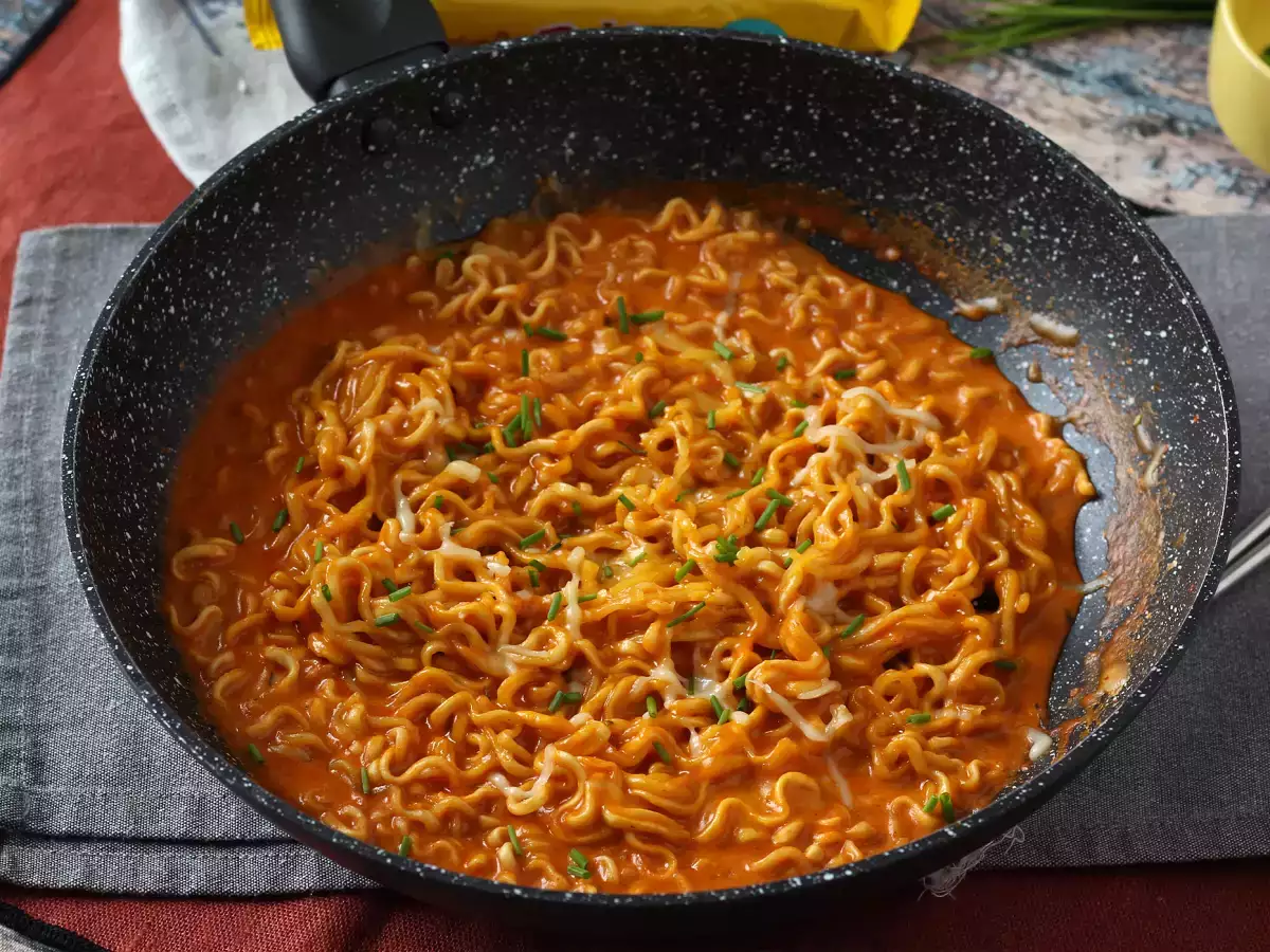 Hogyan kell főzni a Cheese Buldakot? Gyors és egyszerű recept! - fotó 4