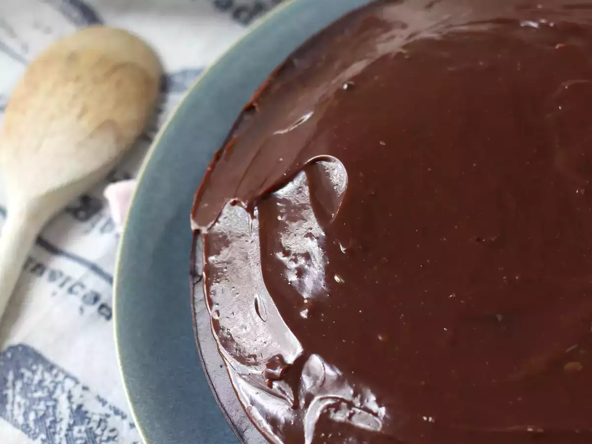 Hogyan készítsünk brigadeiro cukormázat a süteményekhez? - fotó 3