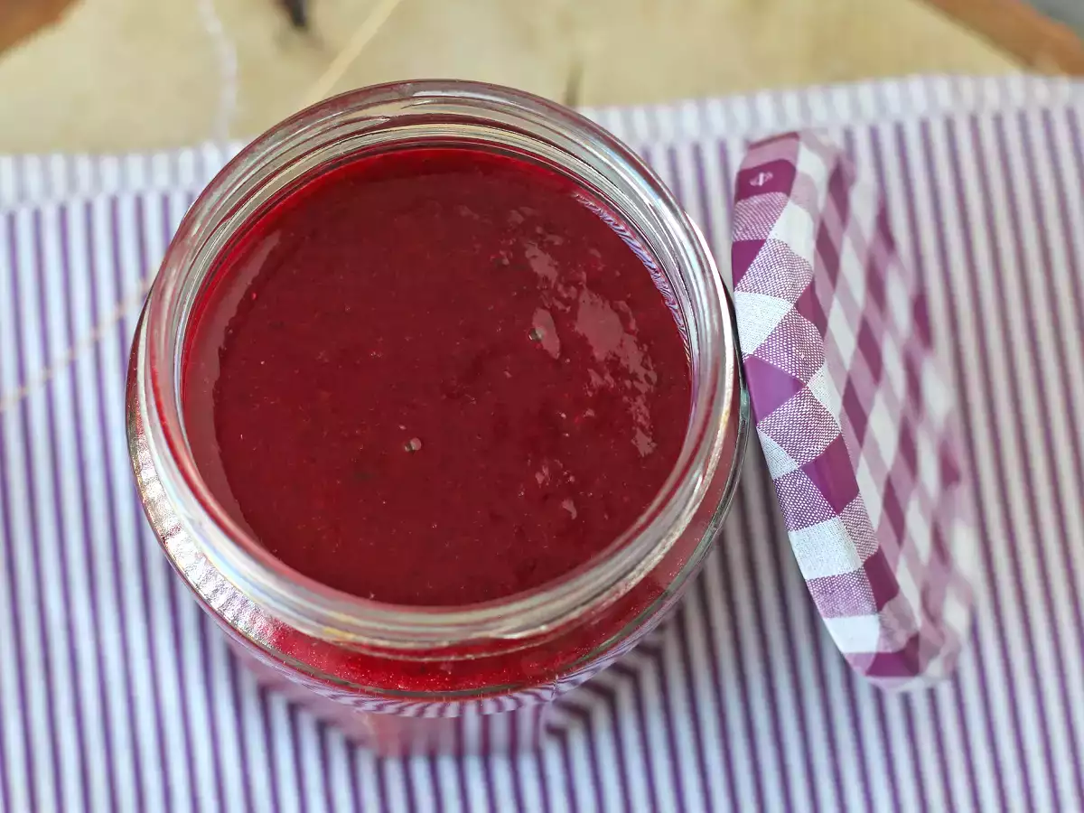 Hogyan készítsünk egyszerű és tökéletes bogyós gyümölcsös coulis-t? - fotó 3