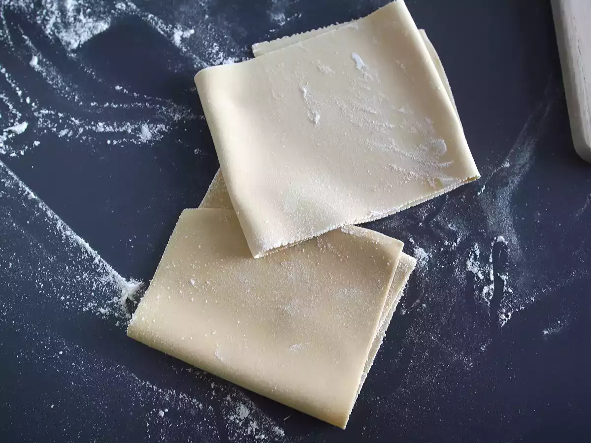 Hogyan készítsünk tojásos tésztát lasagne-hoz - fotó 4