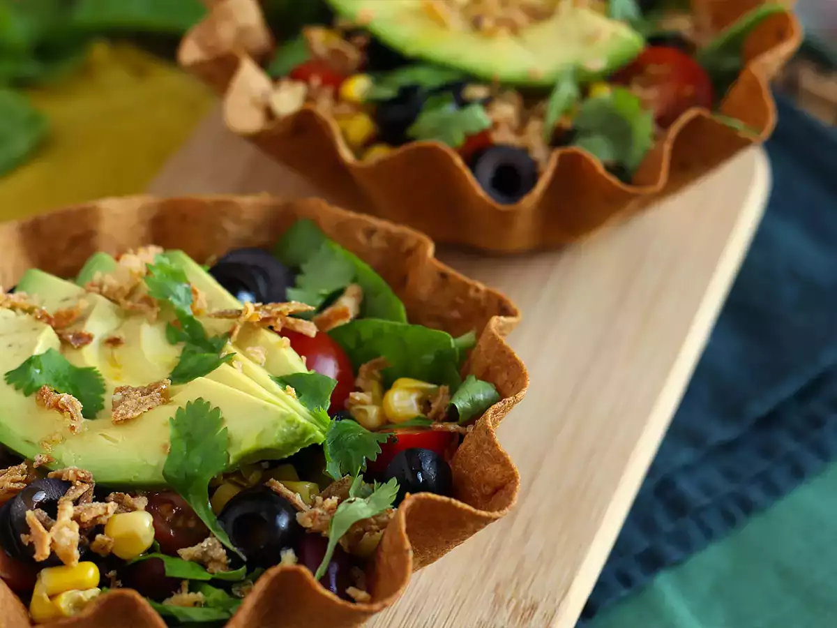 Hogyan készítsünk tortilla tálakat? Az egyszerű saláta mosogatás nélkül! - fotó 4