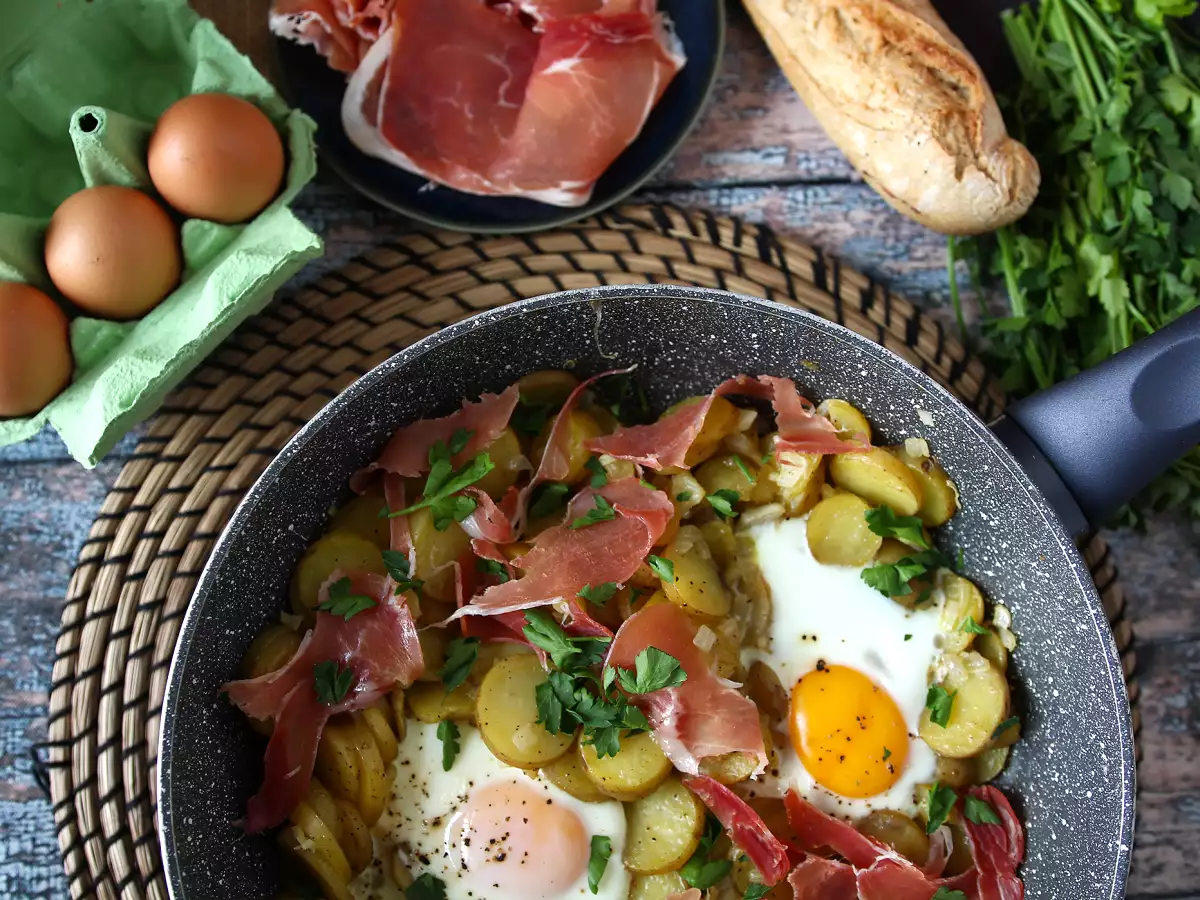 Huevos rotos, a szuperegyszerű spanyol recept burgonya és tojás alapján - fotó 4