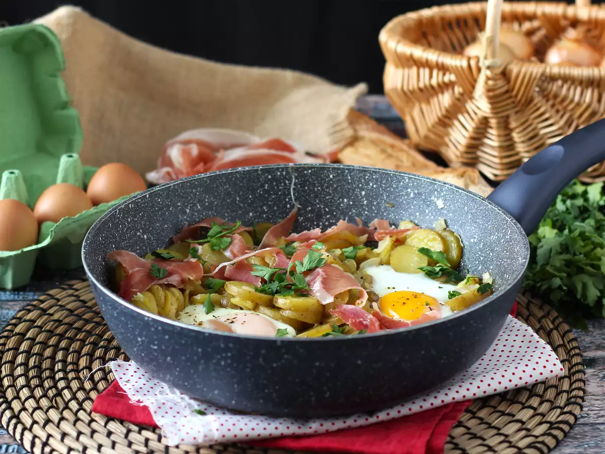 Huevos rotos, a szuperegyszerű spanyol recept burgonya és tojás alapján - fotó 5