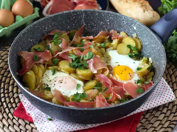 Recept Huevos rotos, a szuperegyszerű spanyol recept burgonya és tojás alapján