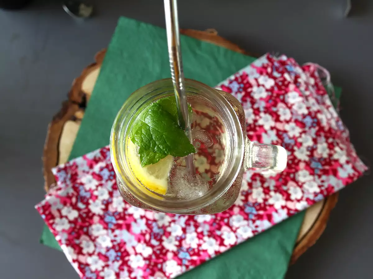 Hugo Spritz bodzavirágsziruppal, egy friss és édes koktél - fotó 2