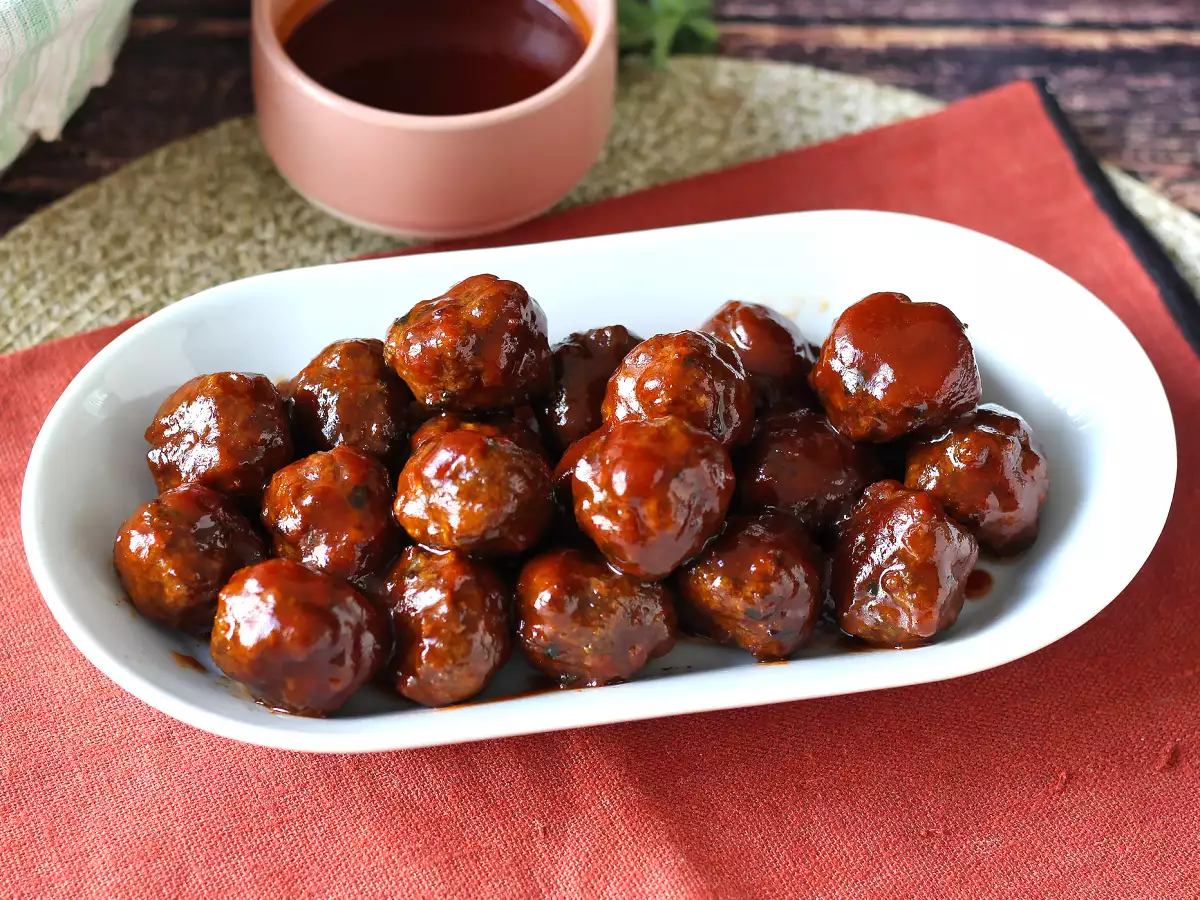 Húsgombócok légsütőben édes és savanyú barbecue mártással: egyszerű és ízletes recept - fotó 2