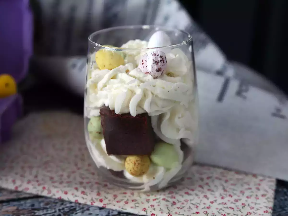 Húsvéti brownie és tejszínhabos verrines - fotó 2