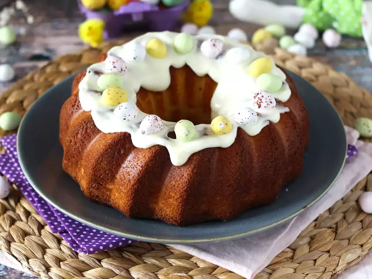 Húsvéti Bundt torta citrommal és fehér csokoládéval