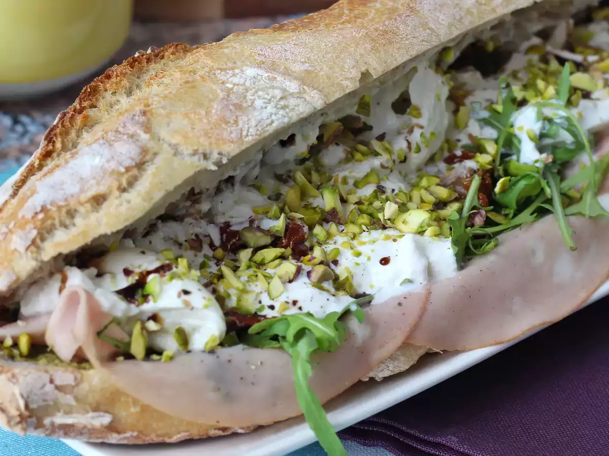 Ínyenc olasz szendvics mortadellával és burrata sajttal - fotó 5