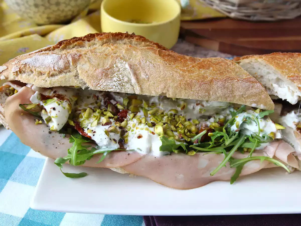 Ínyenc olasz szendvics mortadellával és burrata sajttal - fotó 7