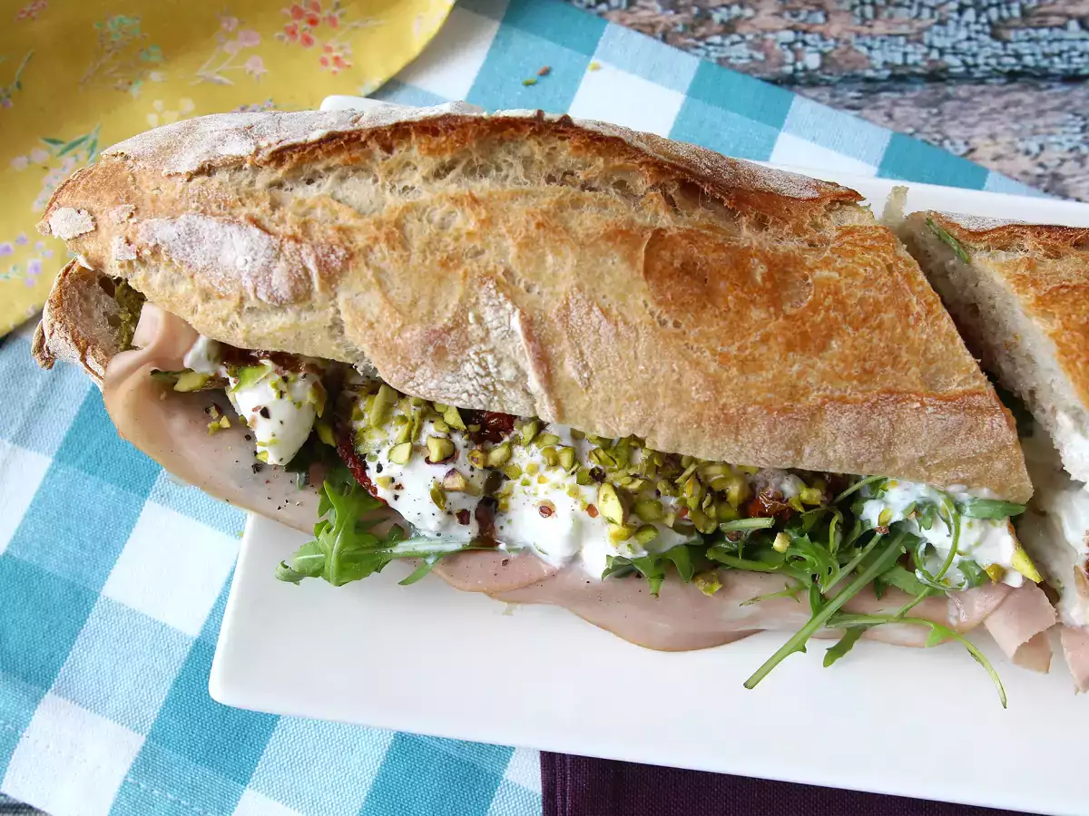 Ínyenc olasz szendvics mortadellával és burrata sajttal - fotó 8