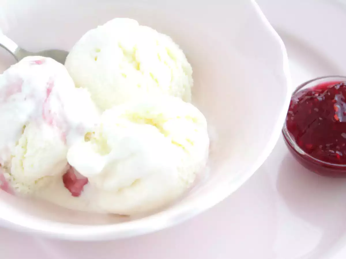 Joghurt és málna fagylalt - fotó 2