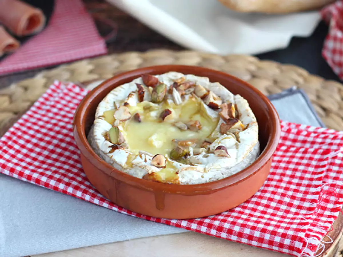 Kemencében sült camembert mézzel és dióval - fotó 3