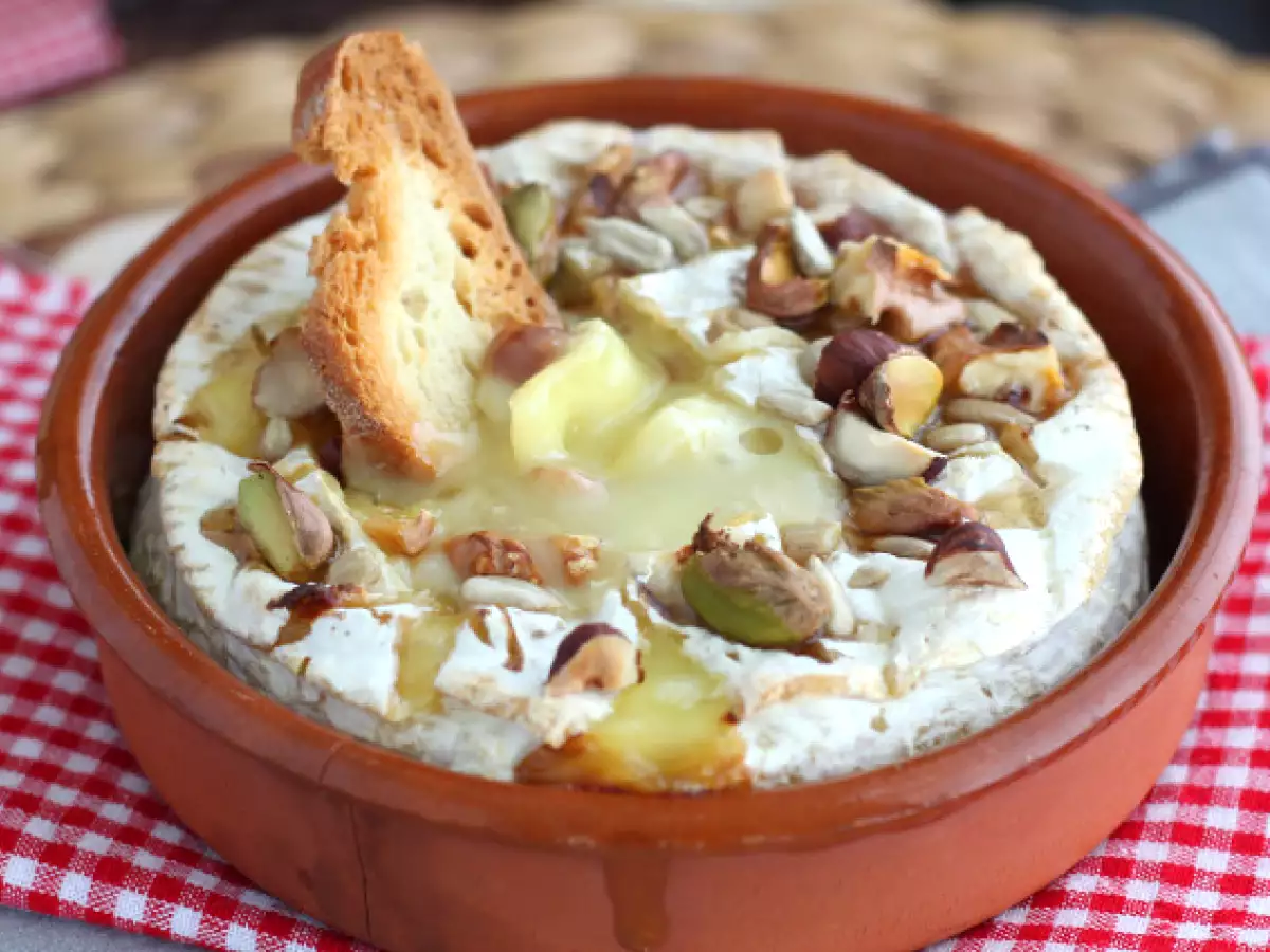 Kemencében sült camembert mézzel és dióval - fotó 4