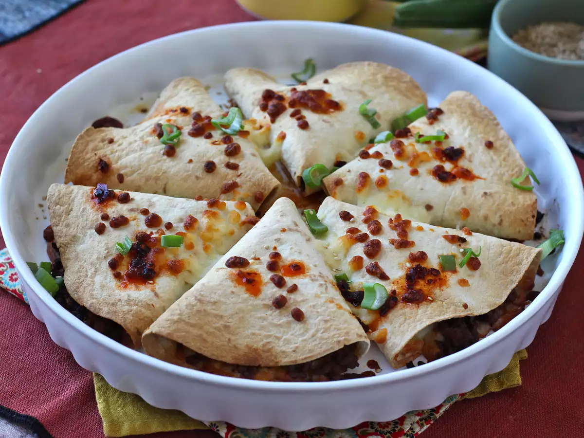 Kemencében sült tortillák quesadillával és fűszeres marhahús töltelékkel - fotó 2