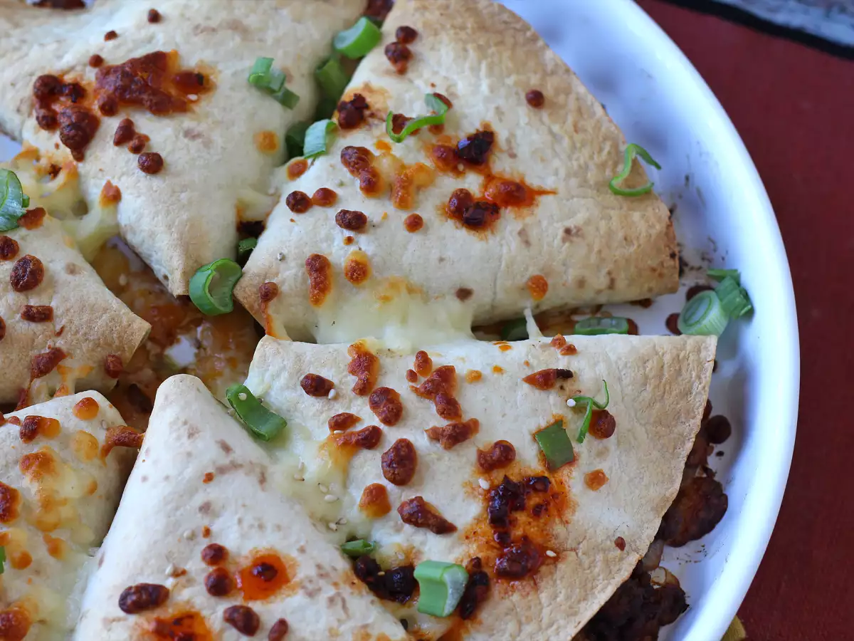 Kemencében sült tortillák quesadillával és fűszeres marhahús töltelékkel - fotó 5