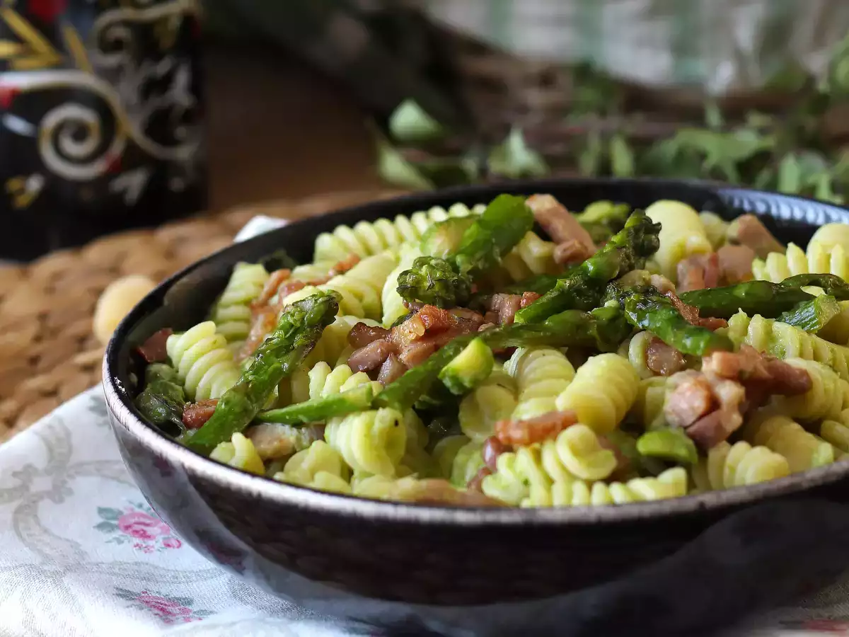 Krémes spárga és szalonna tészta: egyszerű és ízletes recept - fotó 3