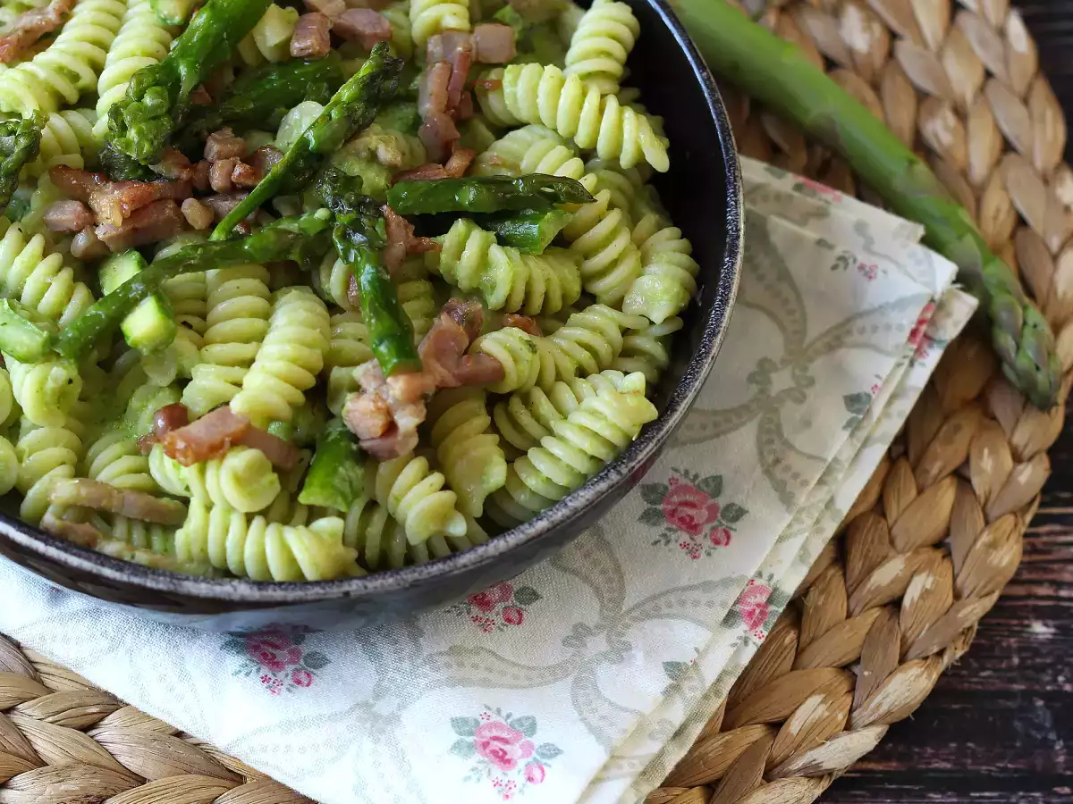 Krémes spárga és szalonna tészta: egyszerű és ízletes recept - fotó 5