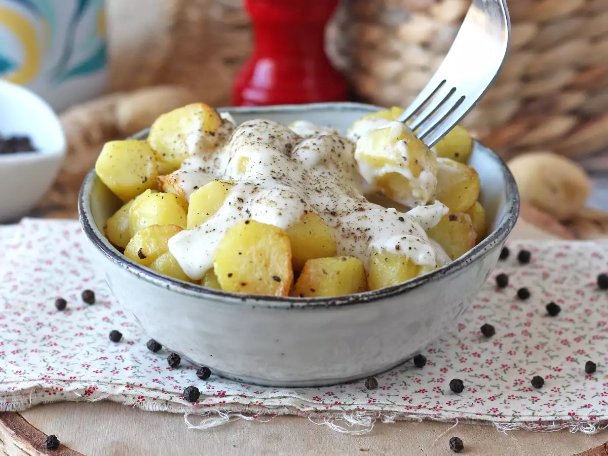 Krémes sült cacio e pepe burgonya: az egyszerű köret, ami mindenkit megőrjít! - fotó 2